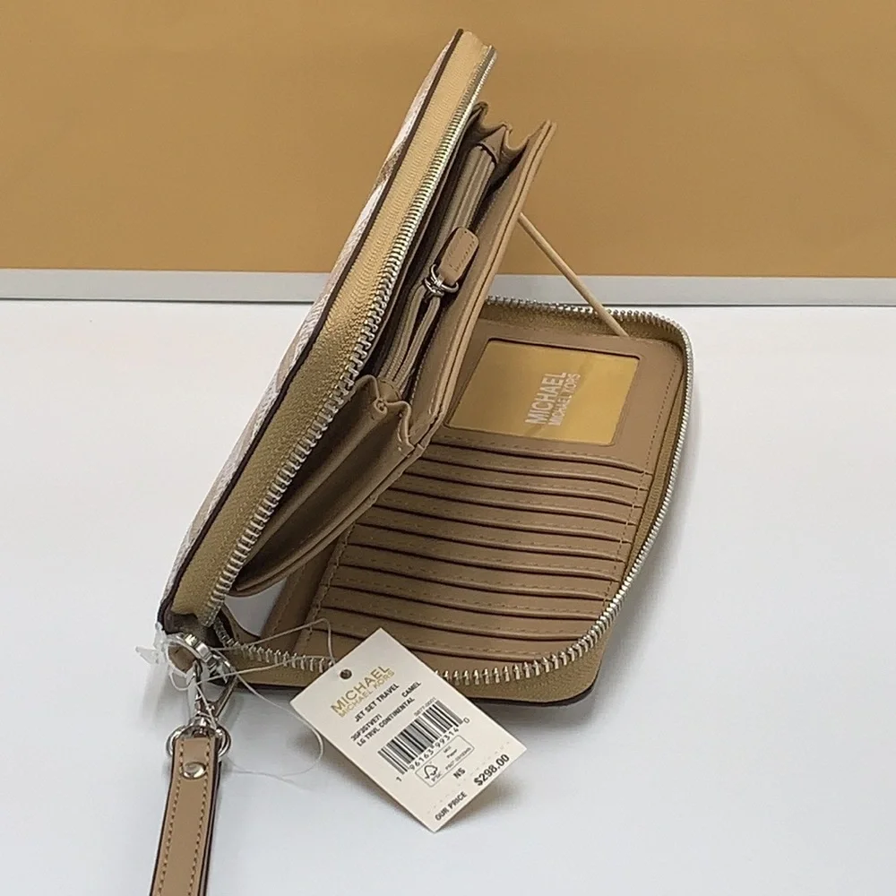 MICHAEL KORS LARGE TRAVEL CONTINENTAL WRISTLET WALLET CAMEL MULTI NWT